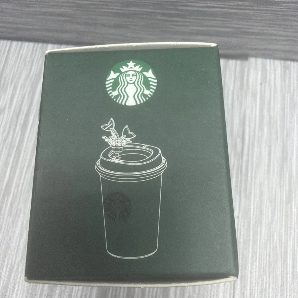 Starbucks Siren Tail Reusable Cup Stopper Green Lid Plug NIB 2022 Norway A4
